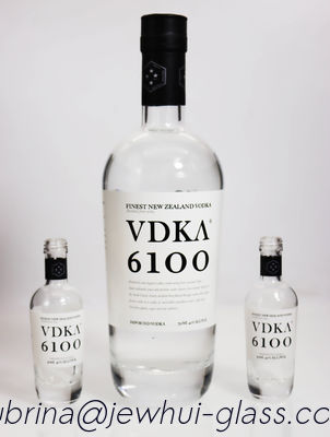 ราคาดี 750ml VDKA 6100 VODKA GLASS BOTTLE, SUPER FLINT, PAPER LABEL DECORTION, New Zealand Vokda ออนไลน์